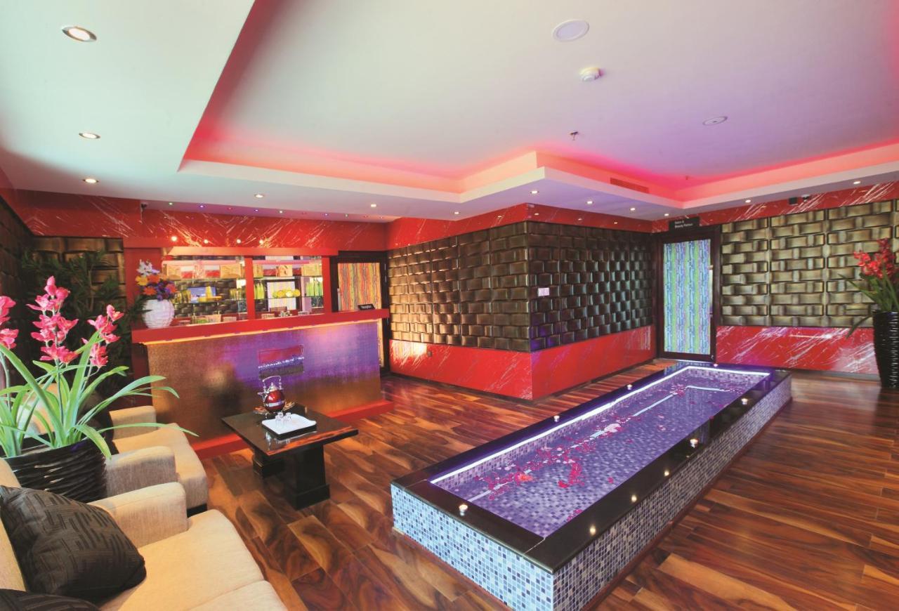Ramada By Wyndham Alleppey Alappuzha Buitenkant foto