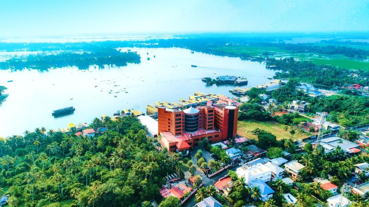 Ramada By Wyndham Alleppey Alappuzha Buitenkant foto
