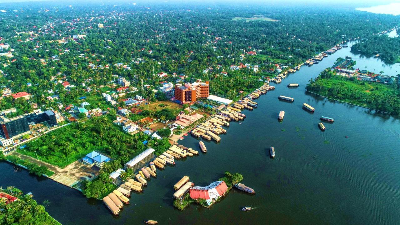 Ramada By Wyndham Alleppey Alappuzha Buitenkant foto