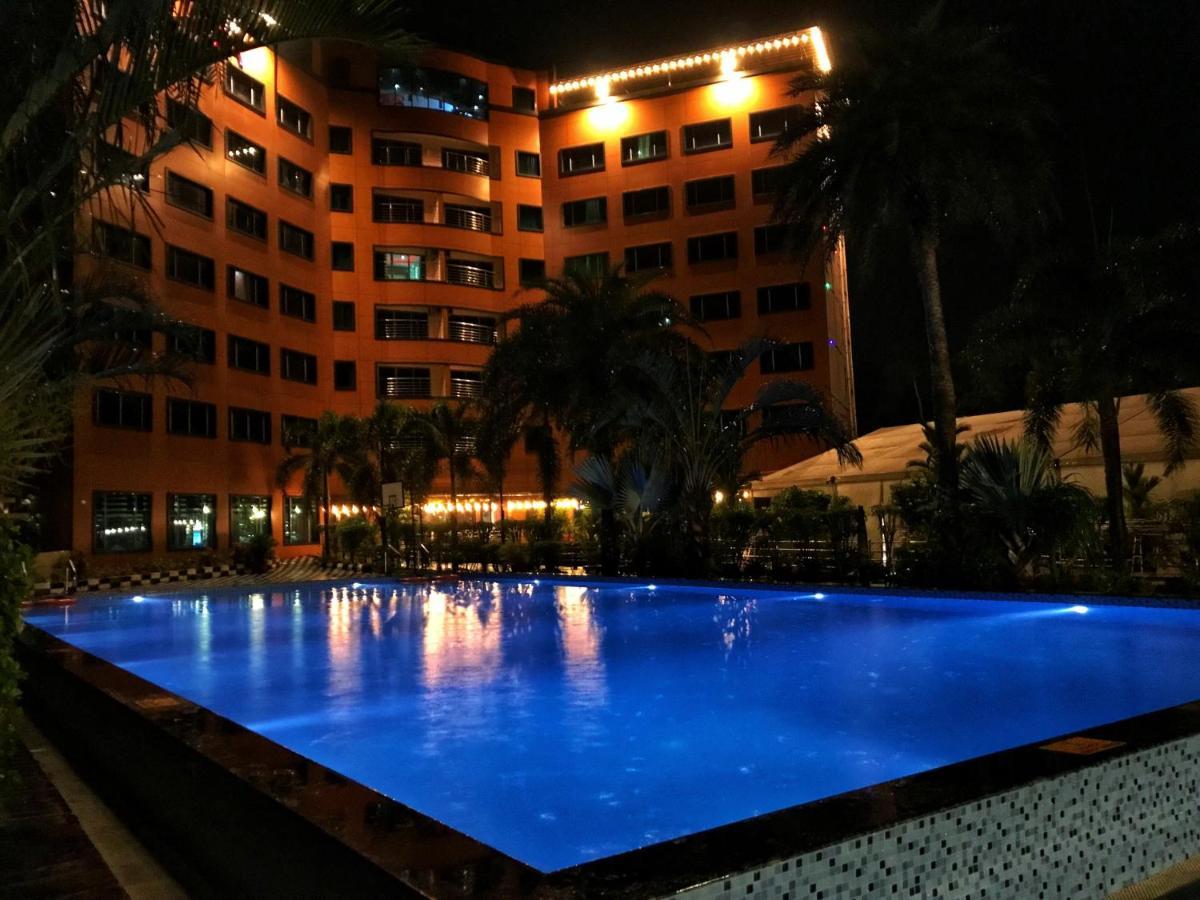 Ramada By Wyndham Alleppey Alappuzha Buitenkant foto