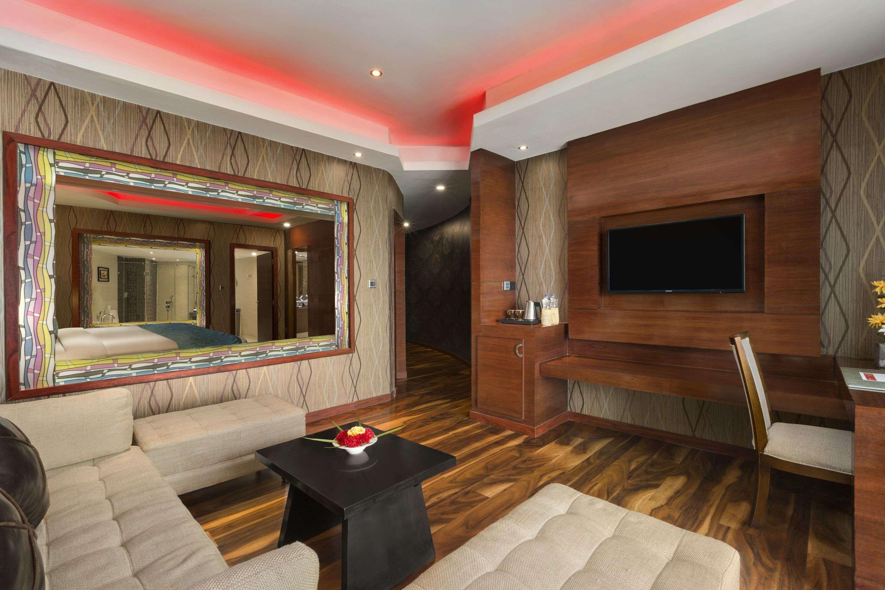 Ramada By Wyndham Alleppey Alappuzha Buitenkant foto