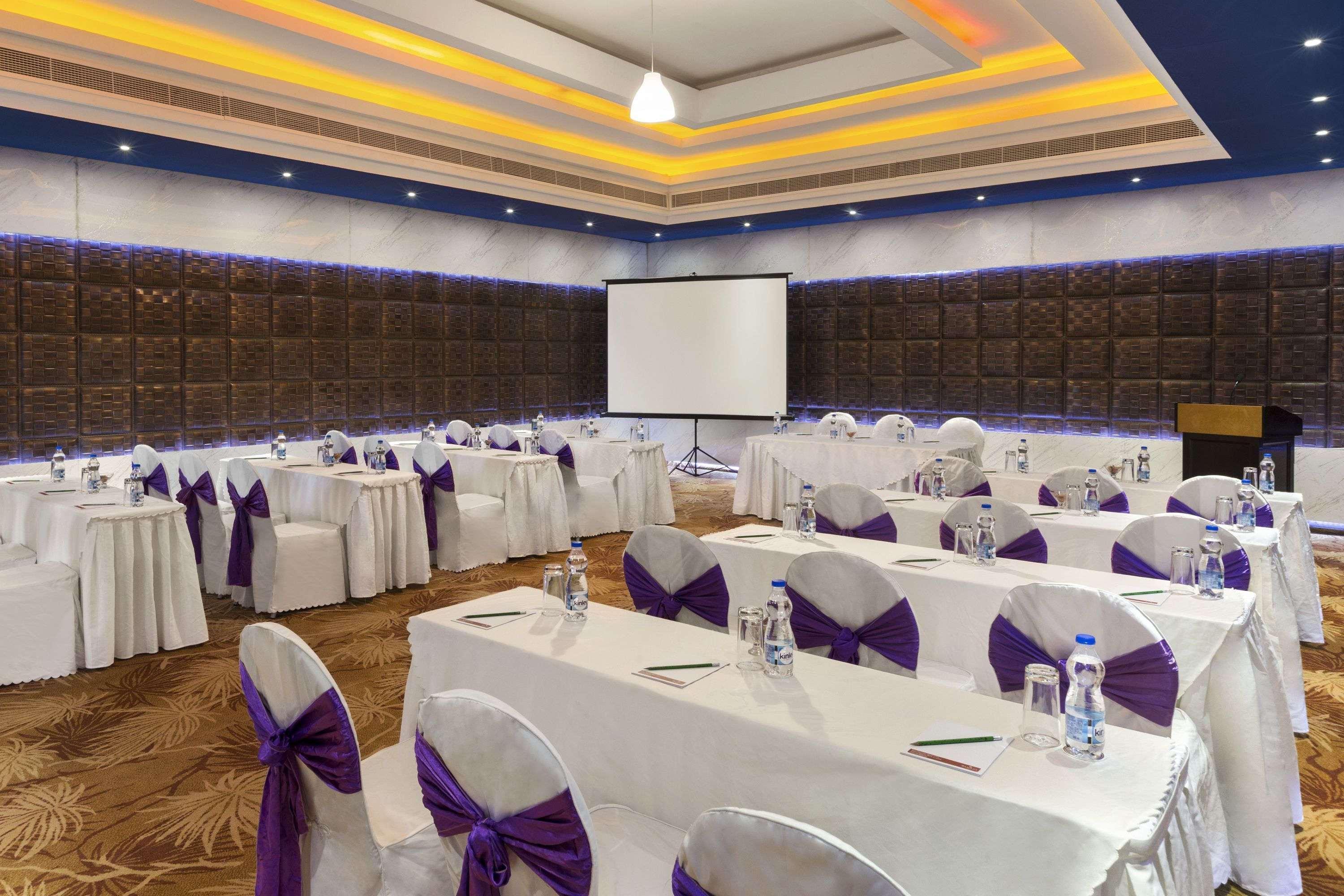 Ramada By Wyndham Alleppey Alappuzha Buitenkant foto