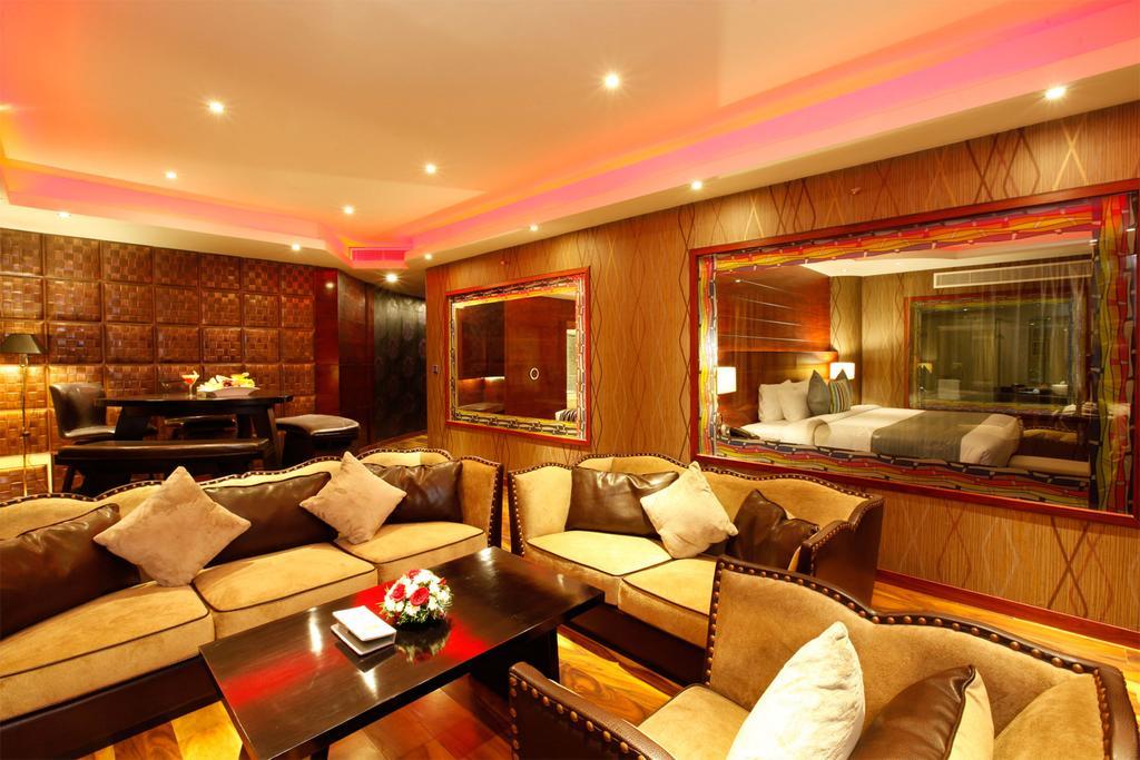 Ramada By Wyndham Alleppey Alappuzha Buitenkant foto