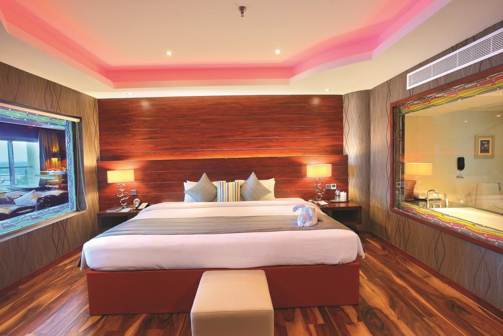Ramada By Wyndham Alleppey Alappuzha Buitenkant foto