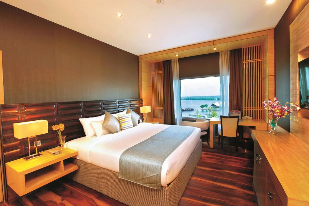 Ramada By Wyndham Alleppey Alappuzha Buitenkant foto
