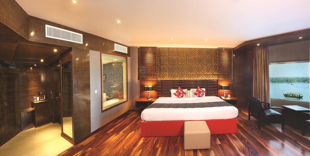 Ramada By Wyndham Alleppey Alappuzha Buitenkant foto
