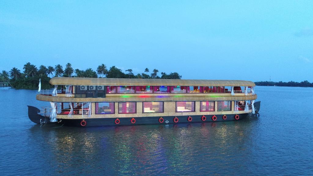 Ramada By Wyndham Alleppey Alappuzha Buitenkant foto