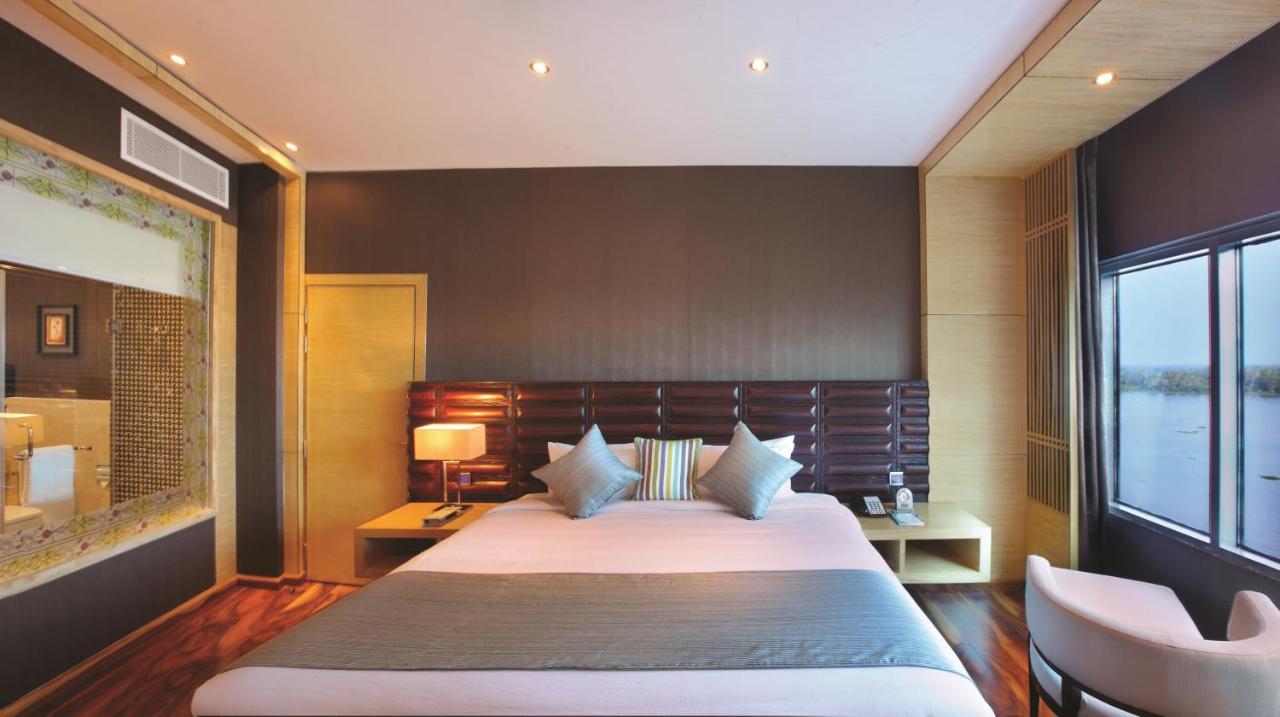 Ramada By Wyndham Alleppey Alappuzha Buitenkant foto